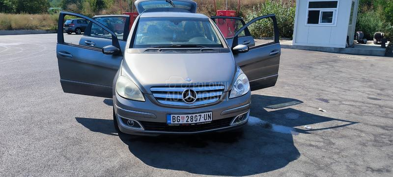 Mercedes Benz B 200 