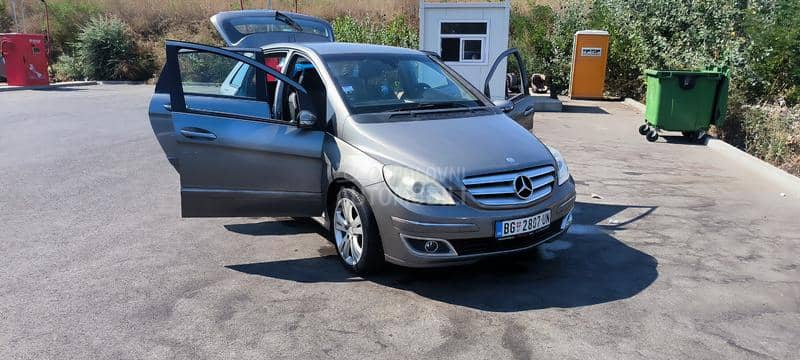 Mercedes Benz B 200 