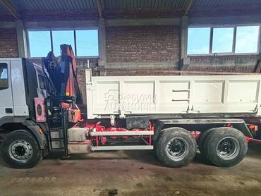 Iveco Trakker s kranom