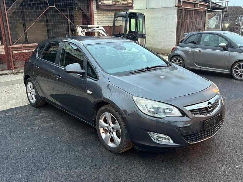 Opel Astra J 