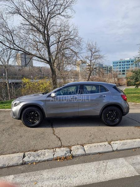 Mercedes Benz GLA 200 