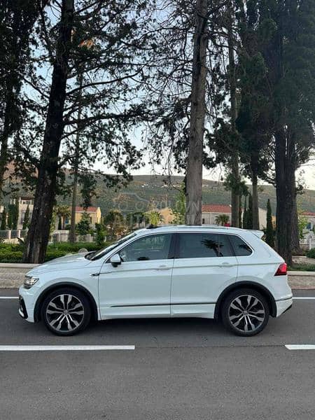 Volkswagen Tiguan R line 4x4 DSG Pano