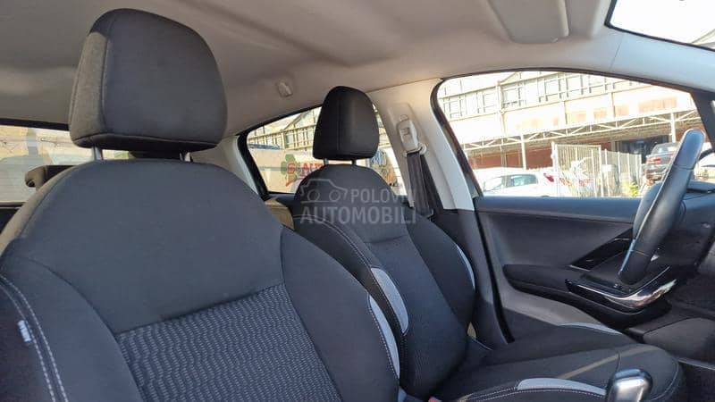 Peugeot 208 KREDlT BEZ UCESCA