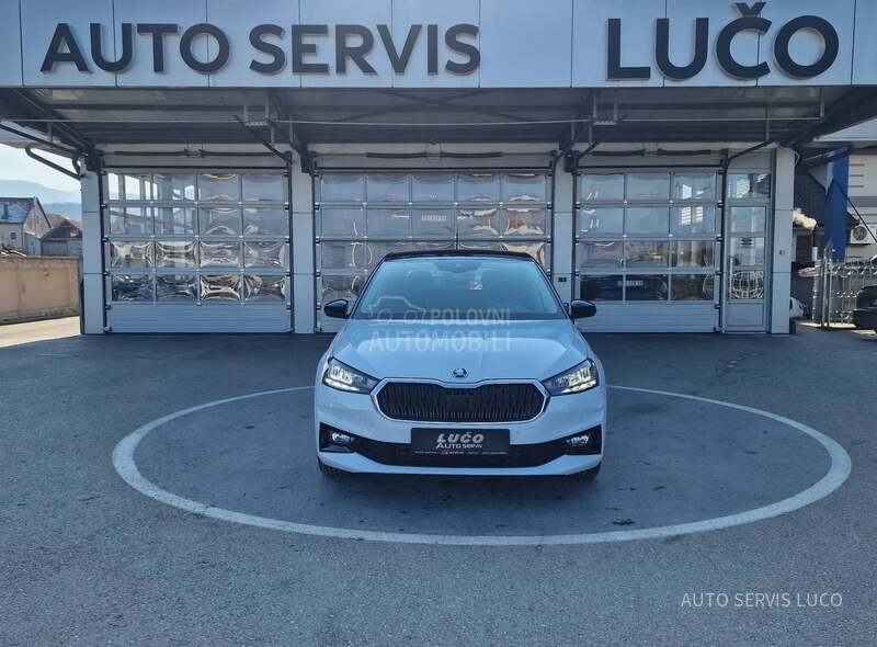 Škoda Fabia 1.0 TSI R kamera