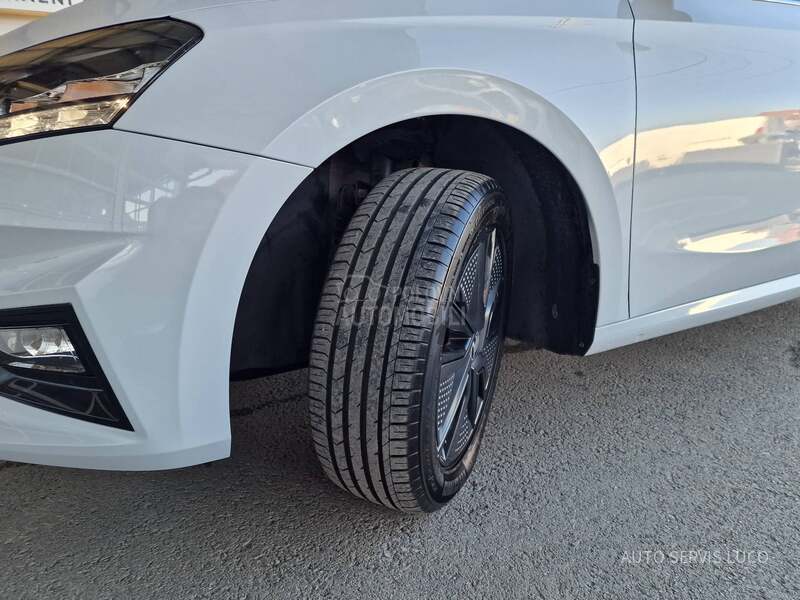 Škoda Fabia 1.0 TSI R kamera