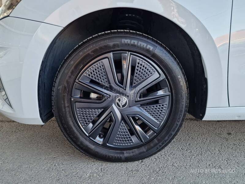 Škoda Fabia 1.0 TSI R kamera