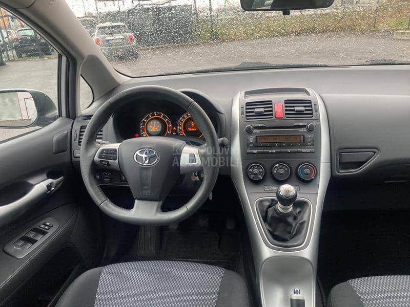 Toyota Auris 1.6 16V Sol CH