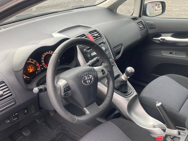 Toyota Auris 1.6 16V Sol CH