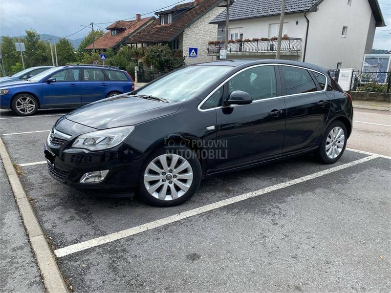 Opel Astra J COSMO 2012