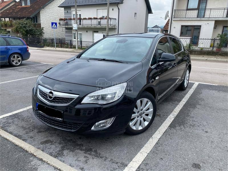 Opel Astra J COSMO 2012