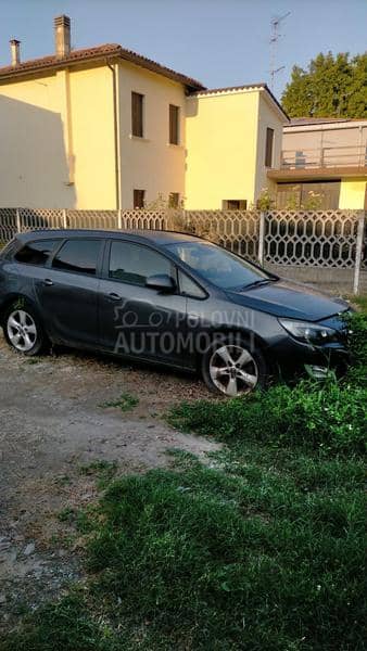 Opel Astra J ksenon