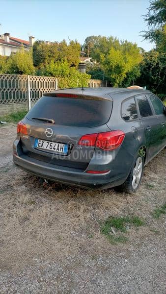 Opel Astra J ksenon