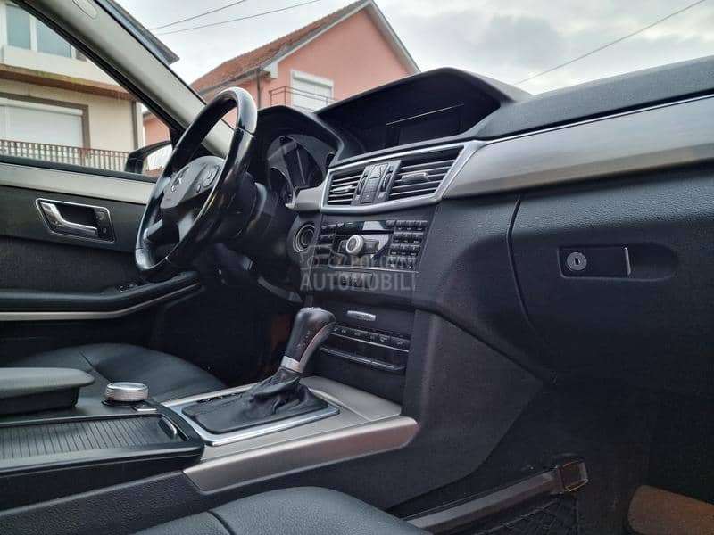 Mercedes Benz E 250 AVANTGARDE AUT