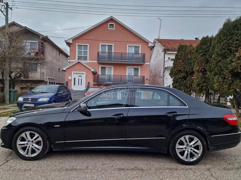 Mercedes Benz E 250 AVANTGARDE AUT