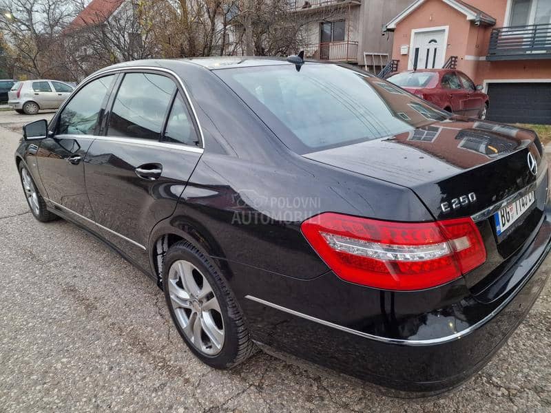 Mercedes Benz E 250 AVANTGARDE AUT