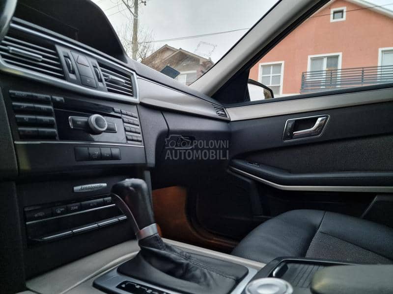 Mercedes Benz E 250 AVANTGARDE AUT