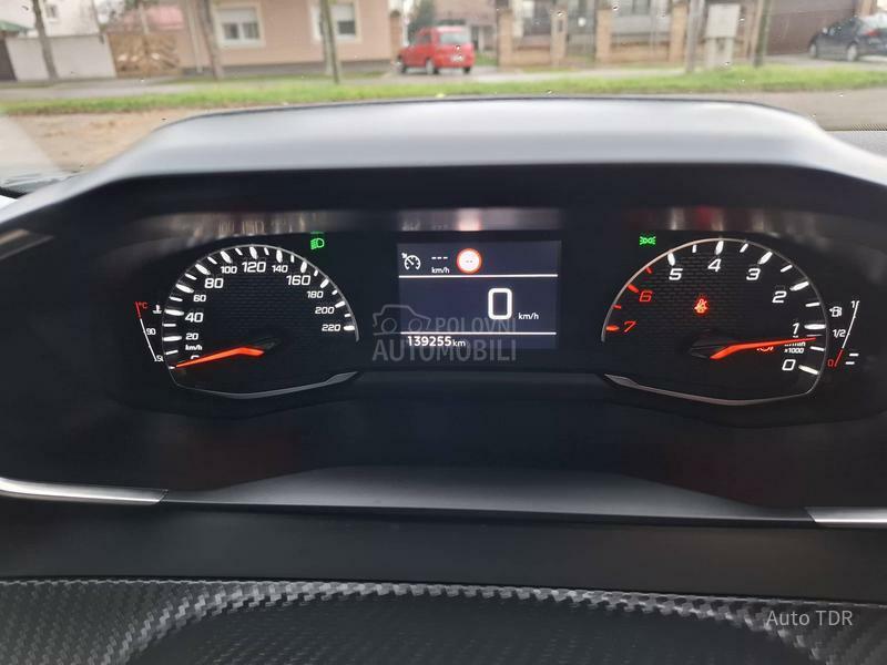 Peugeot 2008 1.5 HDI NAV LED