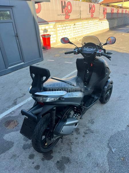 Piaggio MP3 300 B kategorija