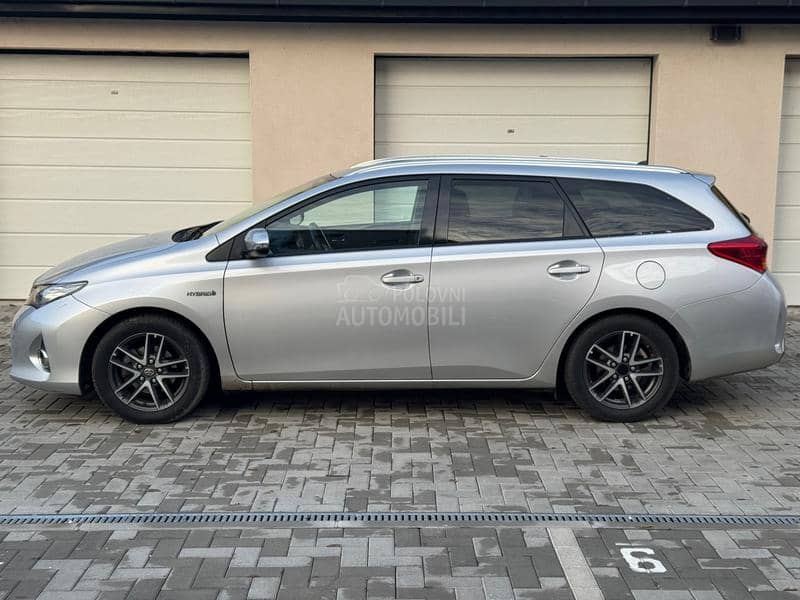 Toyota Auris Hybrid