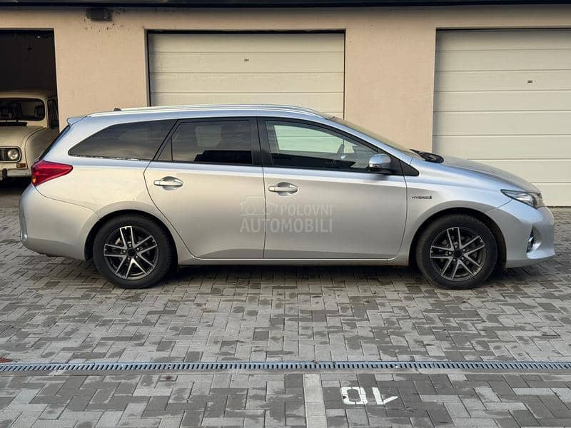 Toyota Auris Hybrid