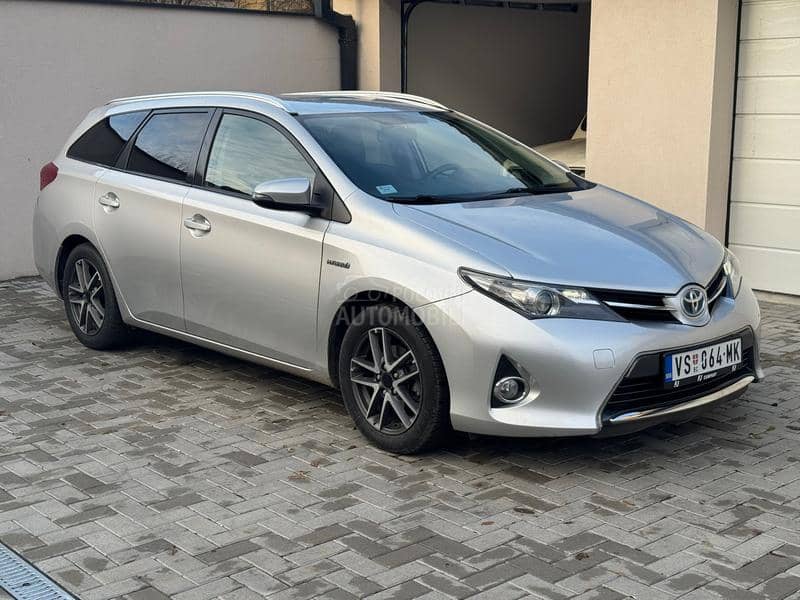 Toyota Auris Hybrid