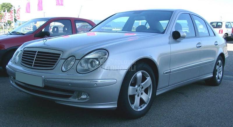 Mercedes Benz E 220 -  kompletan auto u delovima