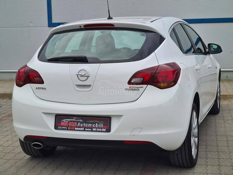 Opel Astra J 1.4 COSMO