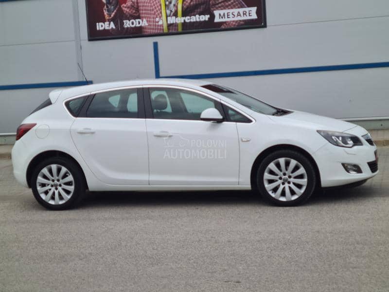 Opel Astra J 1.4 COSMO