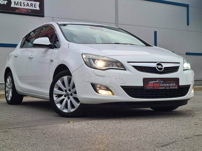 Opel Astra J 1.4 COSMO