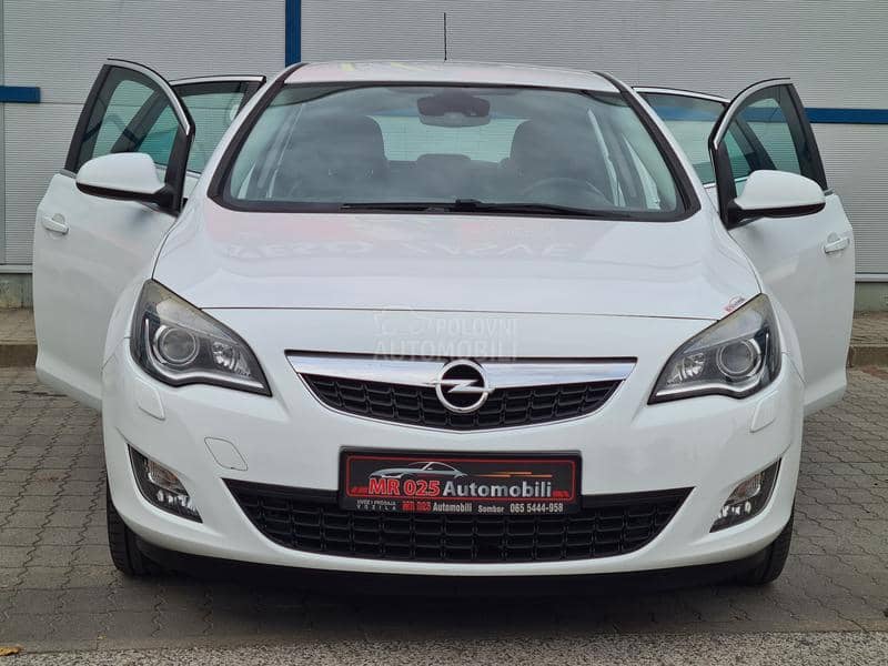 Opel Astra J 1.4 COSMO