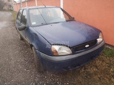 Ford Fiesta 2001. god. -  kompletan auto u delovima
