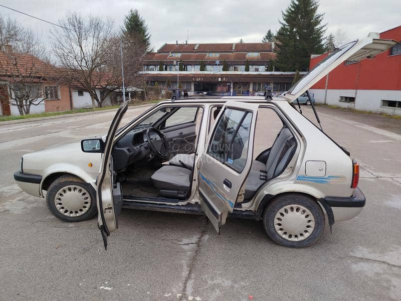 Nissan Micra dosta rez. delova