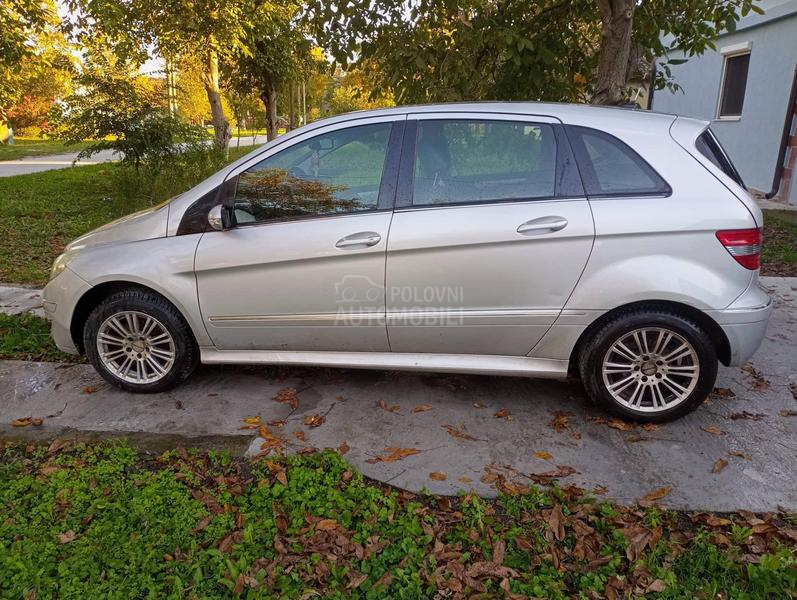 Mercedes Benz B 200 