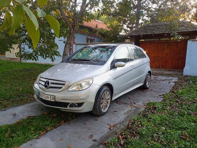 Mercedes Benz B 200 