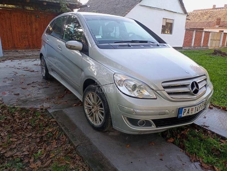 Mercedes Benz B 200 