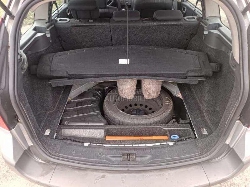 Renault Megane 2006. god. -  kompletan auto u delovima