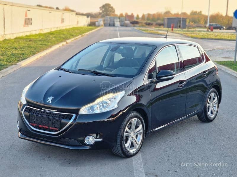 Peugeot 208 L.E.D N A V I