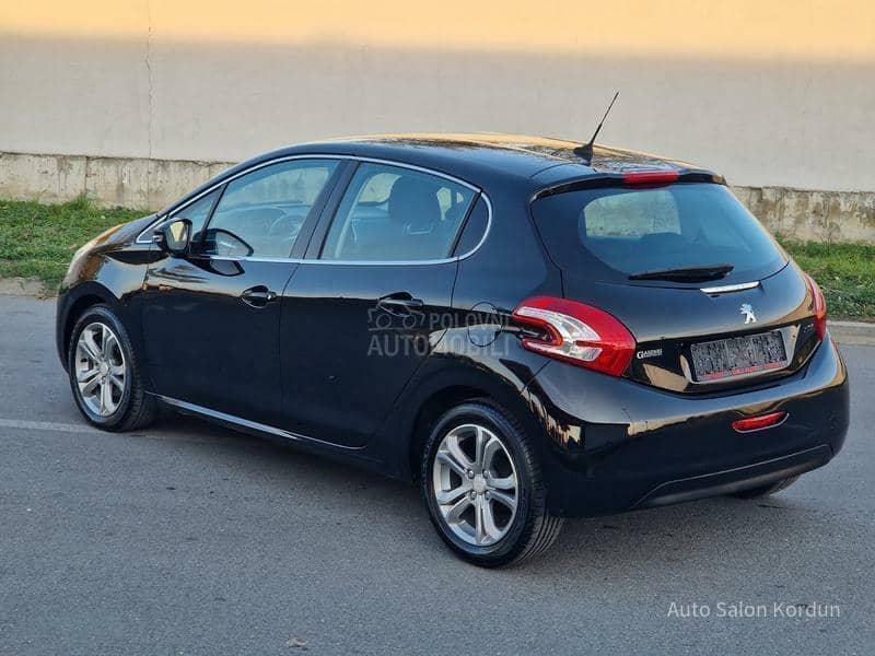 Peugeot 208 L.E.D N A V I