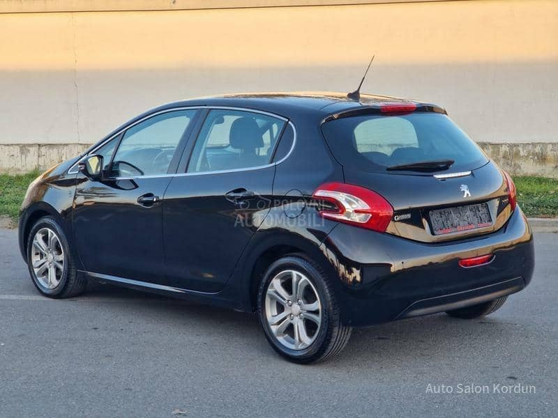 Peugeot 208 L.E.D N A V I