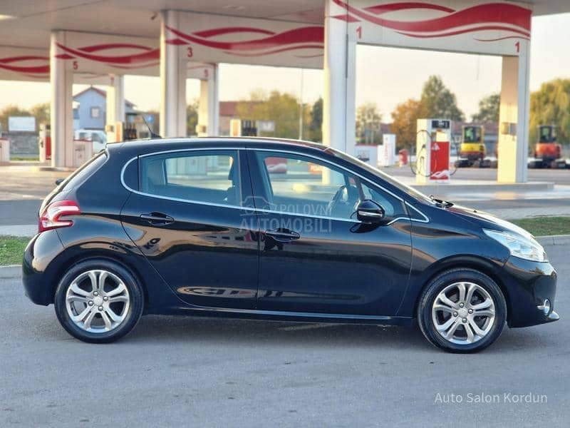 Peugeot 208 L.E.D N A V I