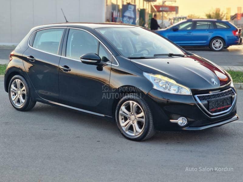 Peugeot 208 L.E.D N A V I