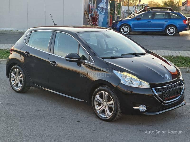 Peugeot 208 L.E.D N A V I