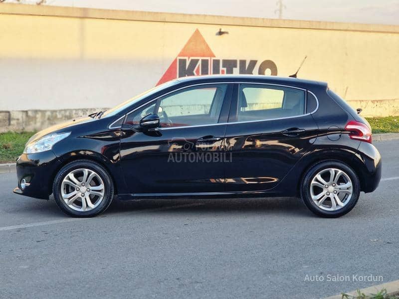 Peugeot 208 L.E.D N A V I