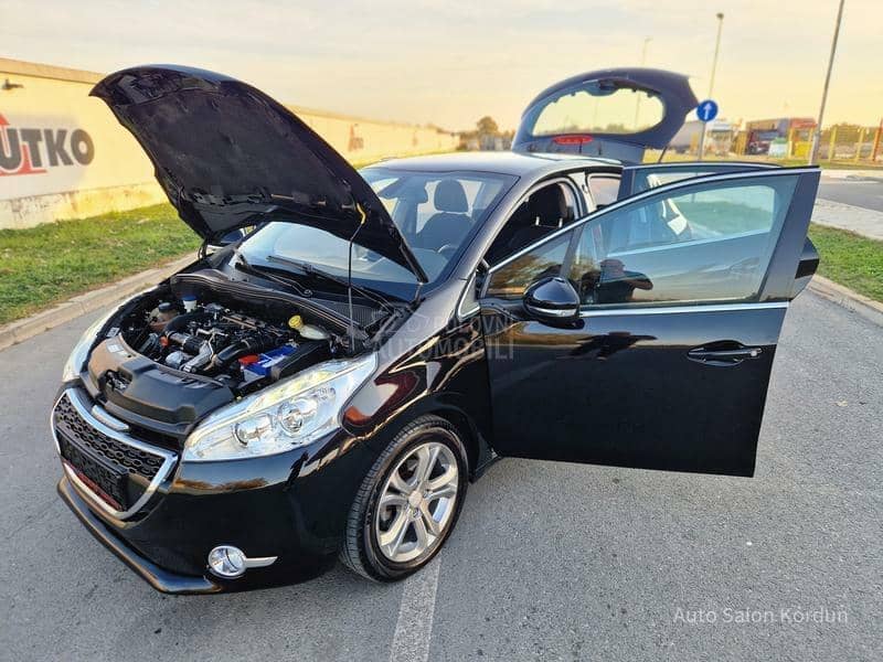 Peugeot 208 L.E.D N A V I