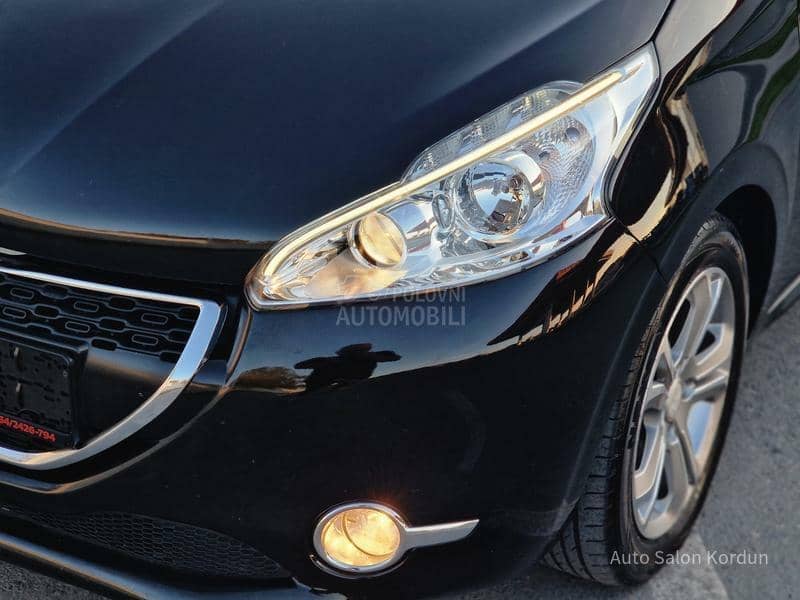 Peugeot 208 L.E.D N A V I