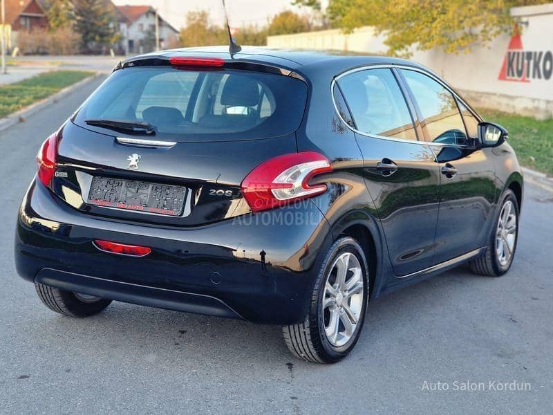 Peugeot 208 L.E.D N A V I