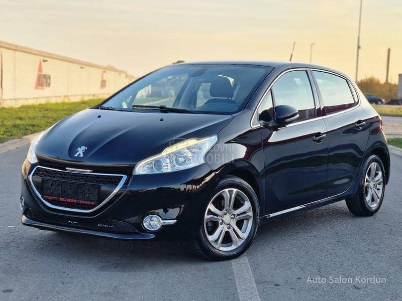 Peugeot 208 L.E.D N A V I