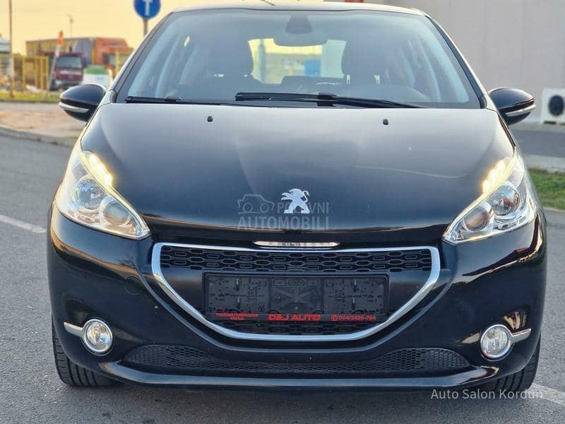 Peugeot 208 L.E.D N A V I