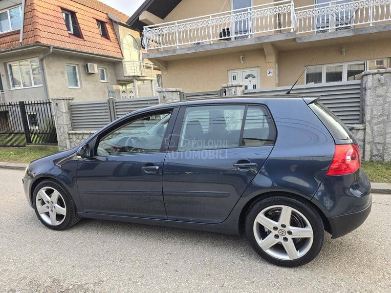 Volkswagen Golf 5 1.9 tdi BLUEMOTION