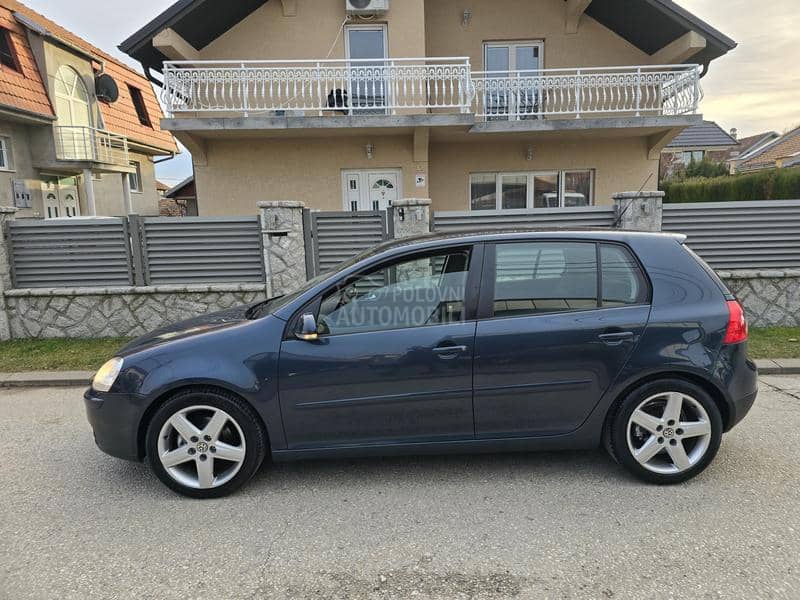 Volkswagen Golf 5 1.9 tdi BLUEMOTION